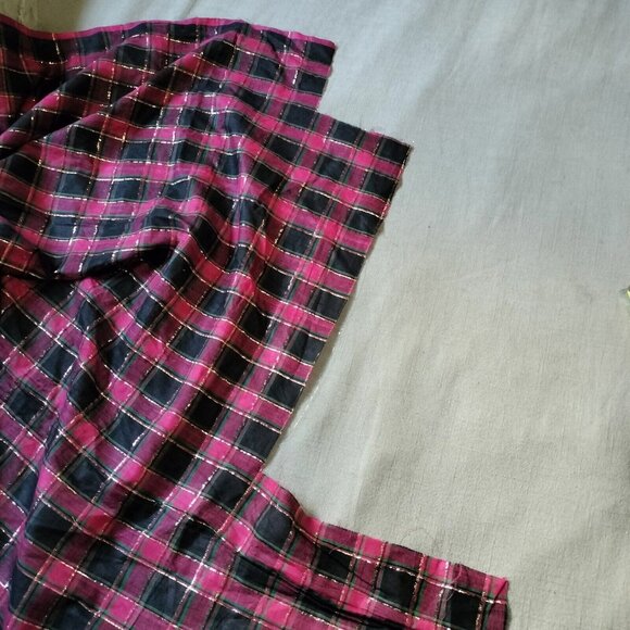 Vintage Plaid Christmas Fabric Red Black Gold Metallic 45" 2 Yds Lightweight - Picture 4 of 4